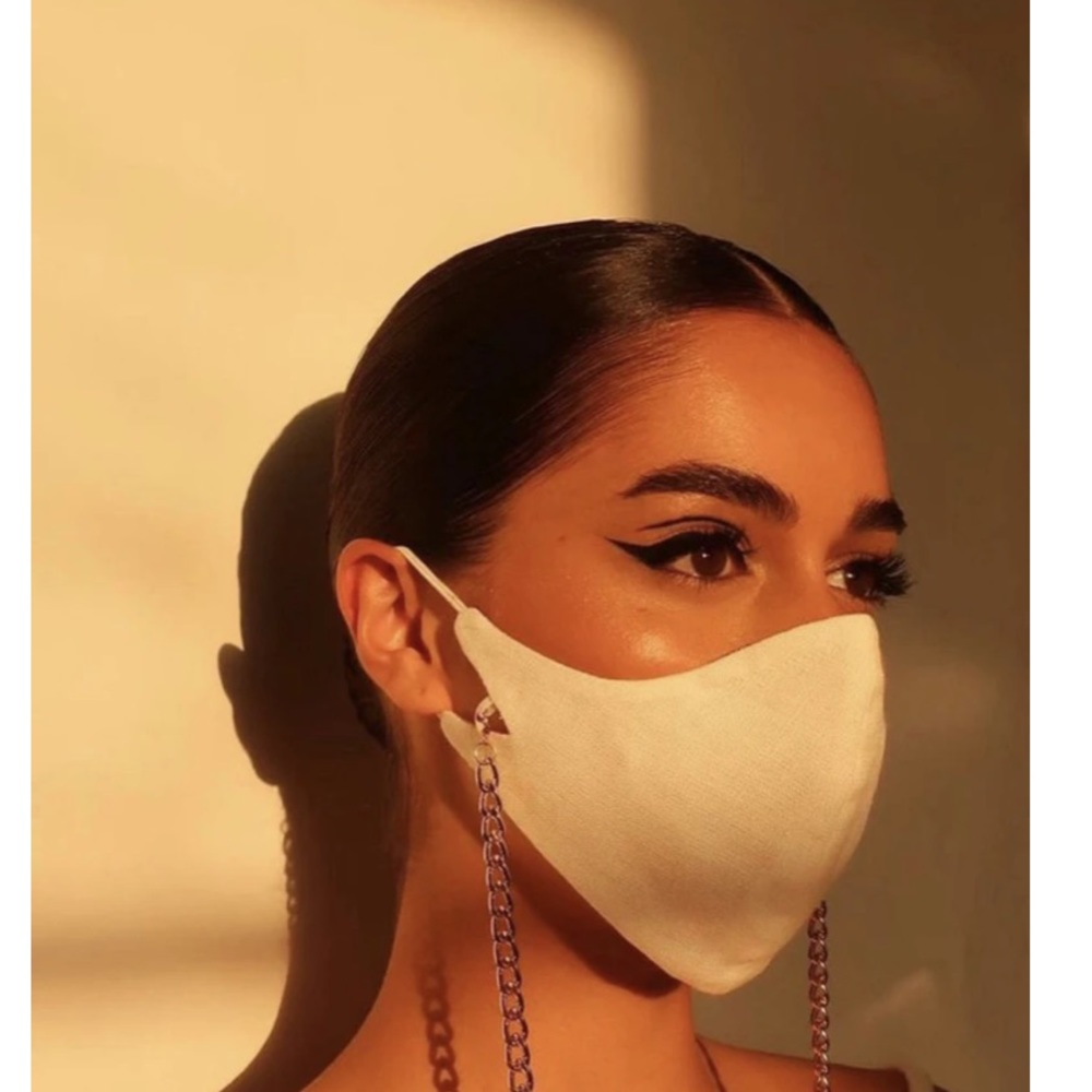 Second Wind Linen Mask with Gold Chain